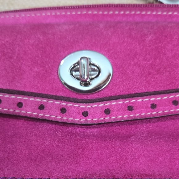 Coach Vintage Pink Suede Wristlet with Turnlock - Picture 11 of 16